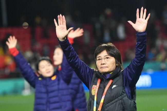 女神娇羞呻吟迎合雪臀