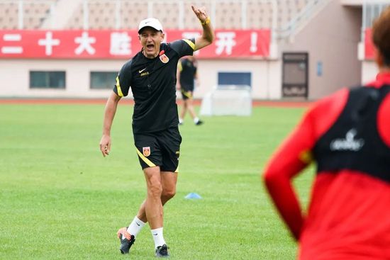 日本高清撒尿ass撒尿pk