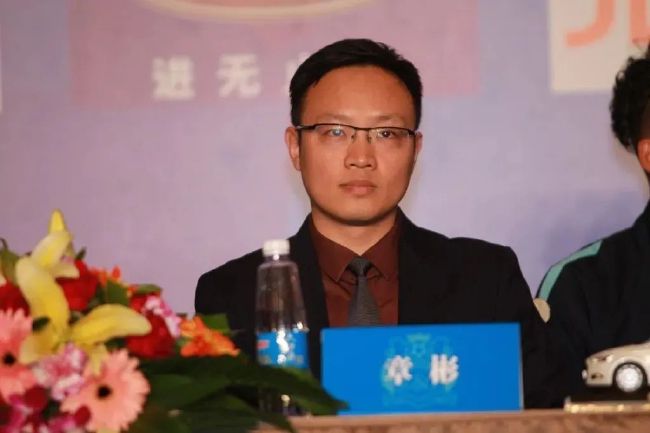 免费边摸边吃奶边叫床视频gif